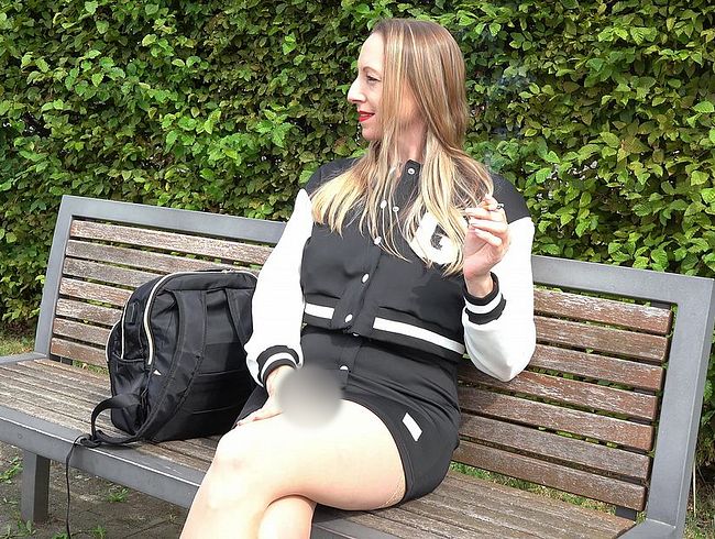 NatalieAlba Porno Video: Public Smoking